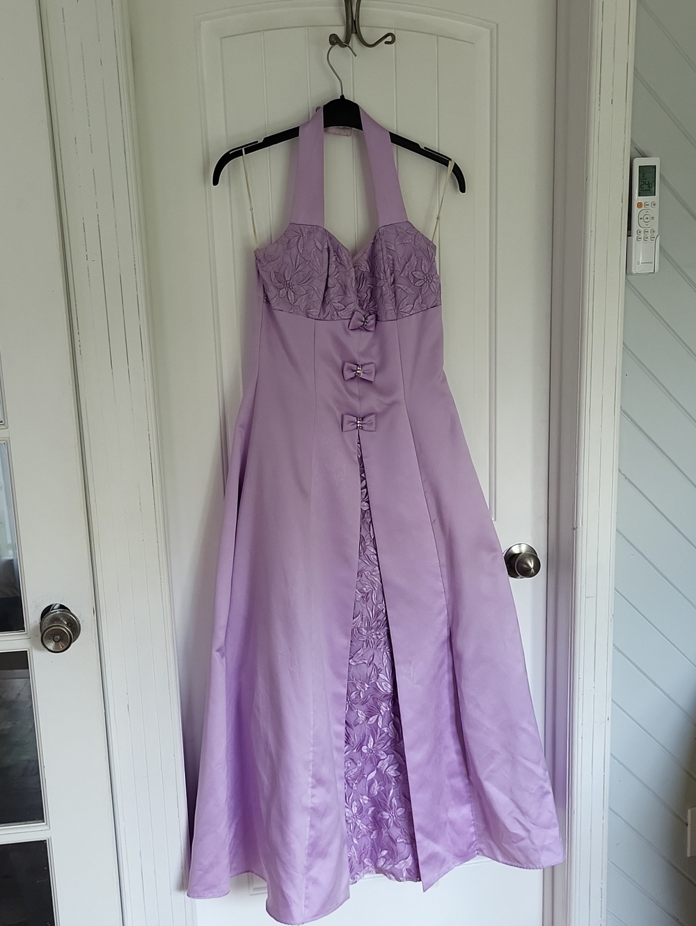 Elegant Lilac Halter Girls' Dress with Floral Bodice